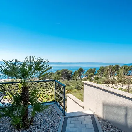 Luxury Tea * Μακάρσκα