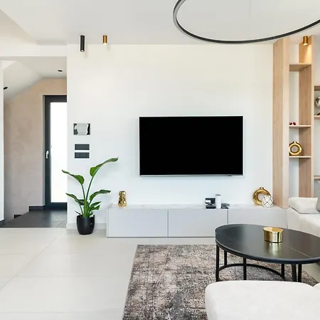 Luxury Tea Μακάρσκα